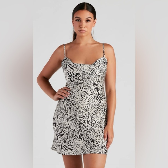 Windsor Sleek & Chic Leopard Print Satin Mini Dress Size Medium - Picture 1 of 10